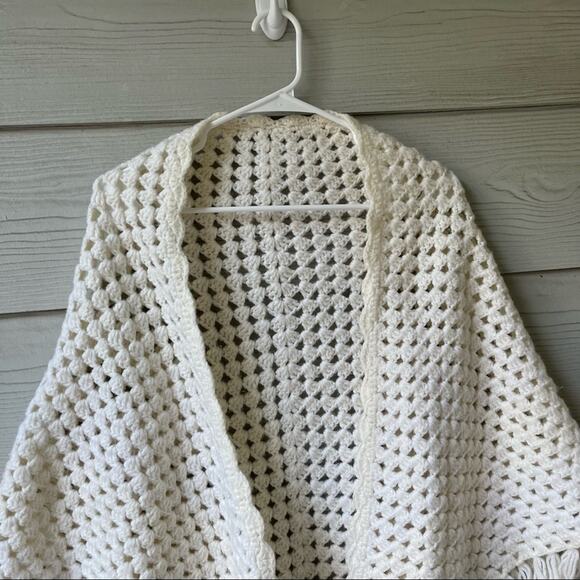 Handmade Crochet Shawl Wraps in White.--DA5 - Picture 12 of 12